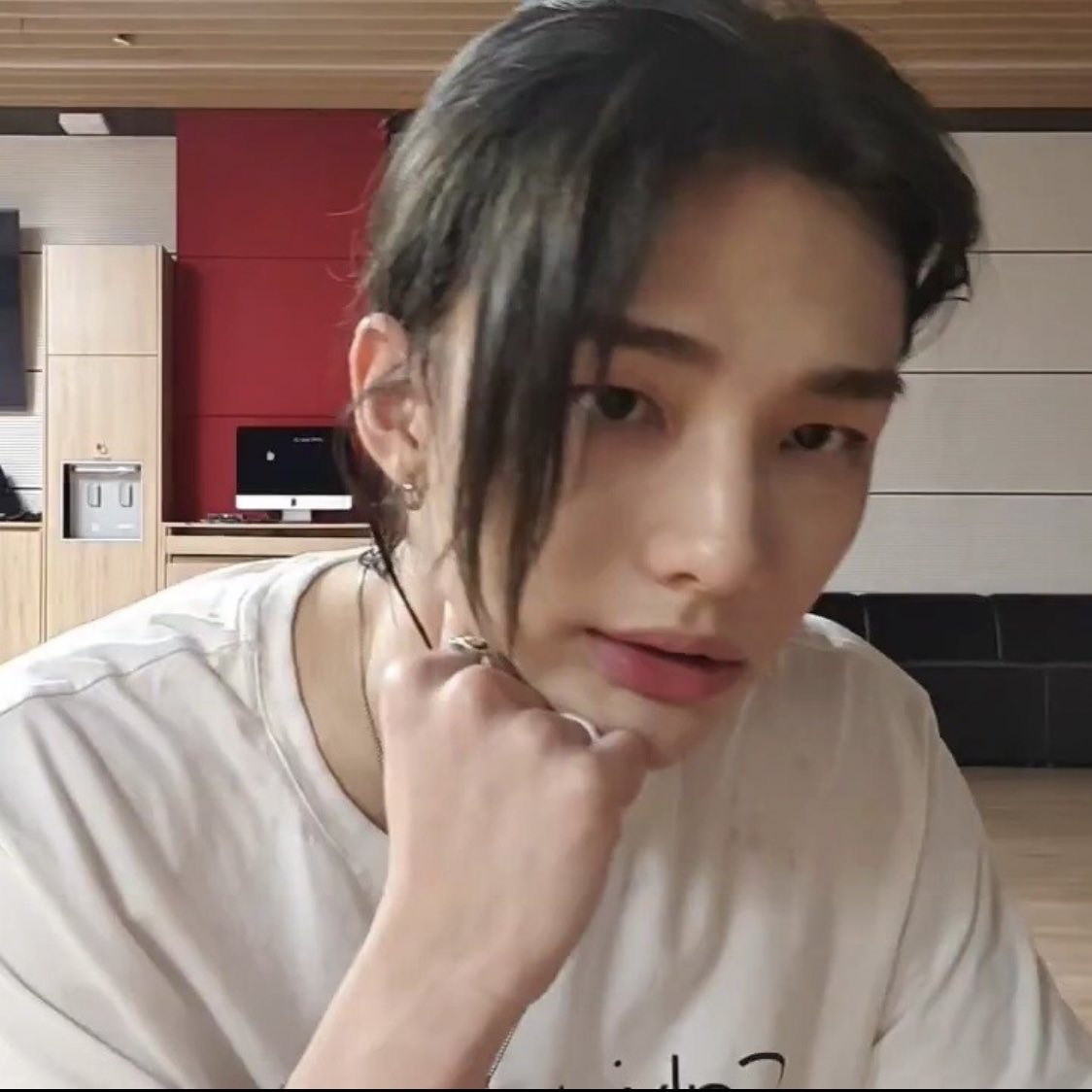 i miss hyunjin dancing till he got tired on the air and then sit and chat with us:(
