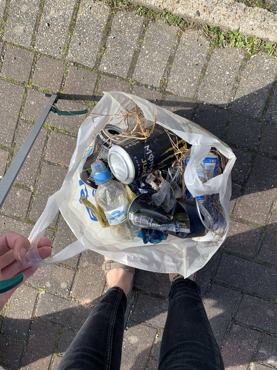 A morning litter pick from Lakeside country park, a whole bag full in about half an hour. It’s shocking how much litter is left here <a href="/EastleighBC/">Eastleigh Borough Council</a>