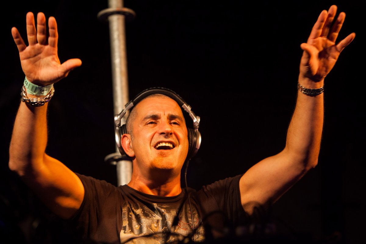 djtheprophet's tweet photo. FRIDAY!🤩 Who's going to listen to some hardstyle? #djtheprophet #hardstyle #handsupfortheweekend #weekend #friday #listentoyourheart https://t.co/T7SueGtws5