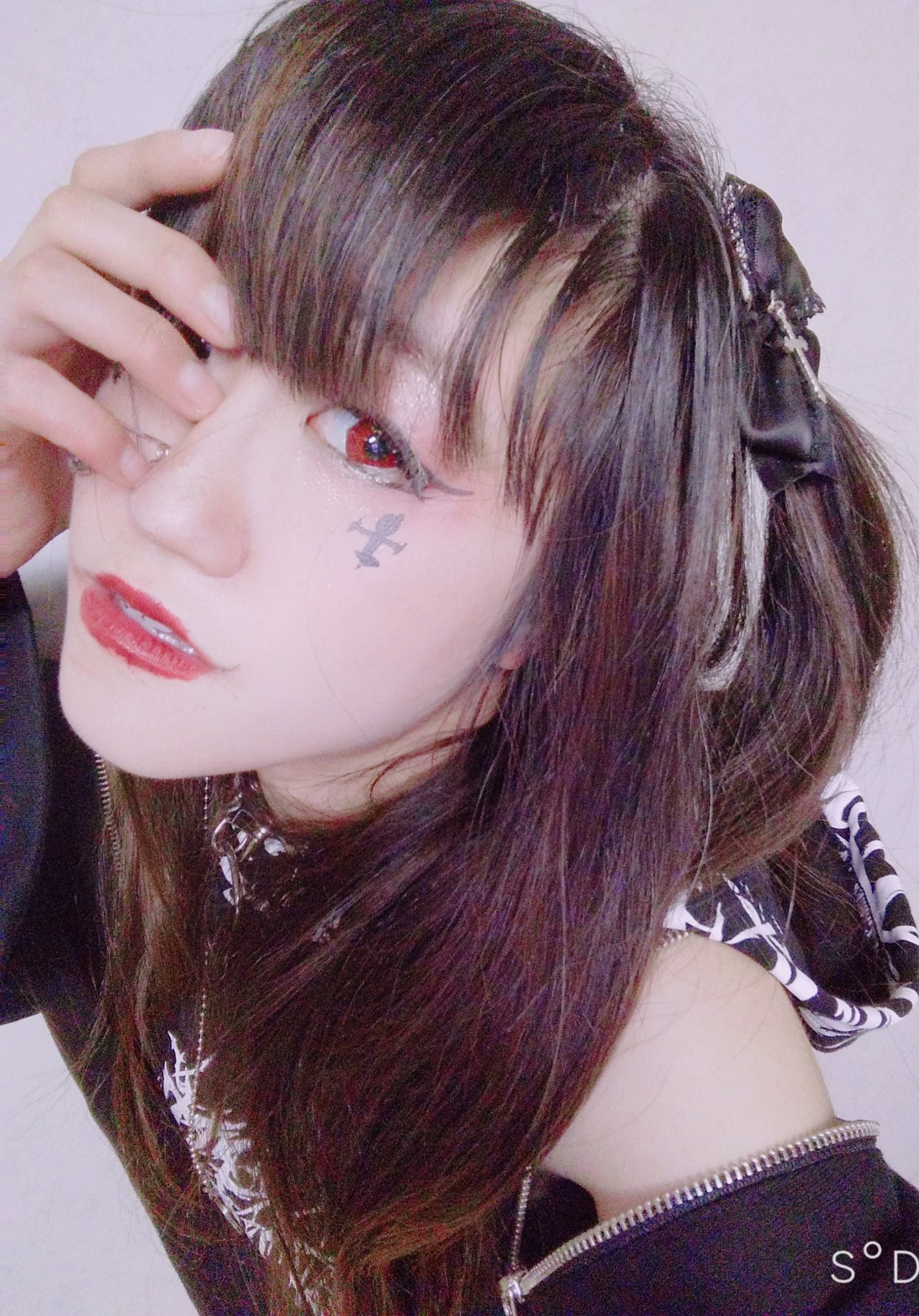 かほりん 本日ハ 早速 ぴ様 ノ 悪魔的地雷メイク ヲ参考ニ メイクシテミマシタ どうかにゃ ヴァンパイア感 悪魔感ありゅ コレガホンキノジライメイク 椎名ひかり 本気の地雷メイク 悪魔的地雷 メイク
