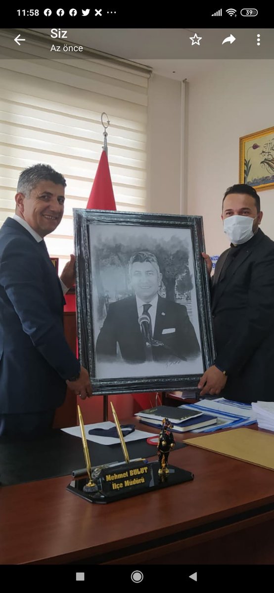 kosuyoluoo's tweet photo. https://t.co/6pbcqJnklt.Mehmet BULUT'u Kosuyolu idaresi olarak ziyaret ettik.Kendilerine okul müdürü Ramazan ÖZDEMİR tarafındn çizilen portresini hediye ettik.@Mehmet_Bulut21 @ziyaselcuk @YUKSELARSLAN217 @suleymansoylu @Diyarbakirmem @diyarbakirbld @BaglarMEM21 @belediyebaglar https://t.co/7rVhFFdTsf