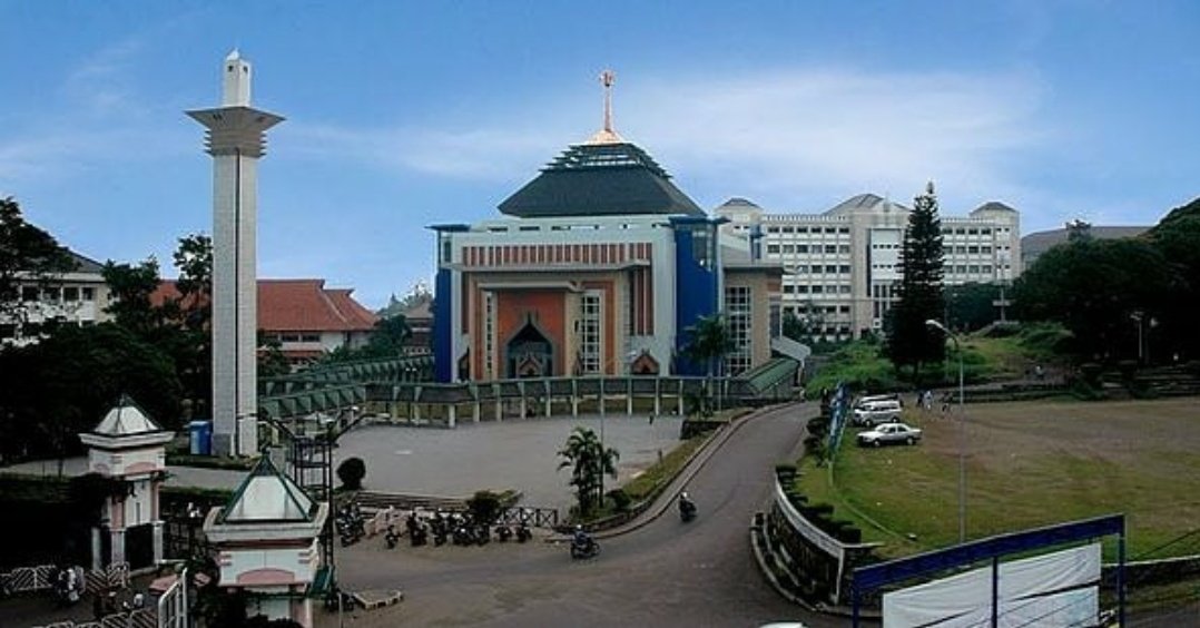 upi_lawas's tweet photo. Potret area Mesjid Al-furqon dilihat (mungkin) dari menara pengamatan burung kebun Botani, kemungkinan sekitar tahun 2007.
•
#universitaspendidikanindonesia
#upibandung
#ikip
#ikipbandung
#fkipunpad
#PTPG
#bumisiliwangi
#villaisola
#bandung
#upilawas
#exploreupi
#hitsupibandung https://t.co/XLrfyLNYuU
