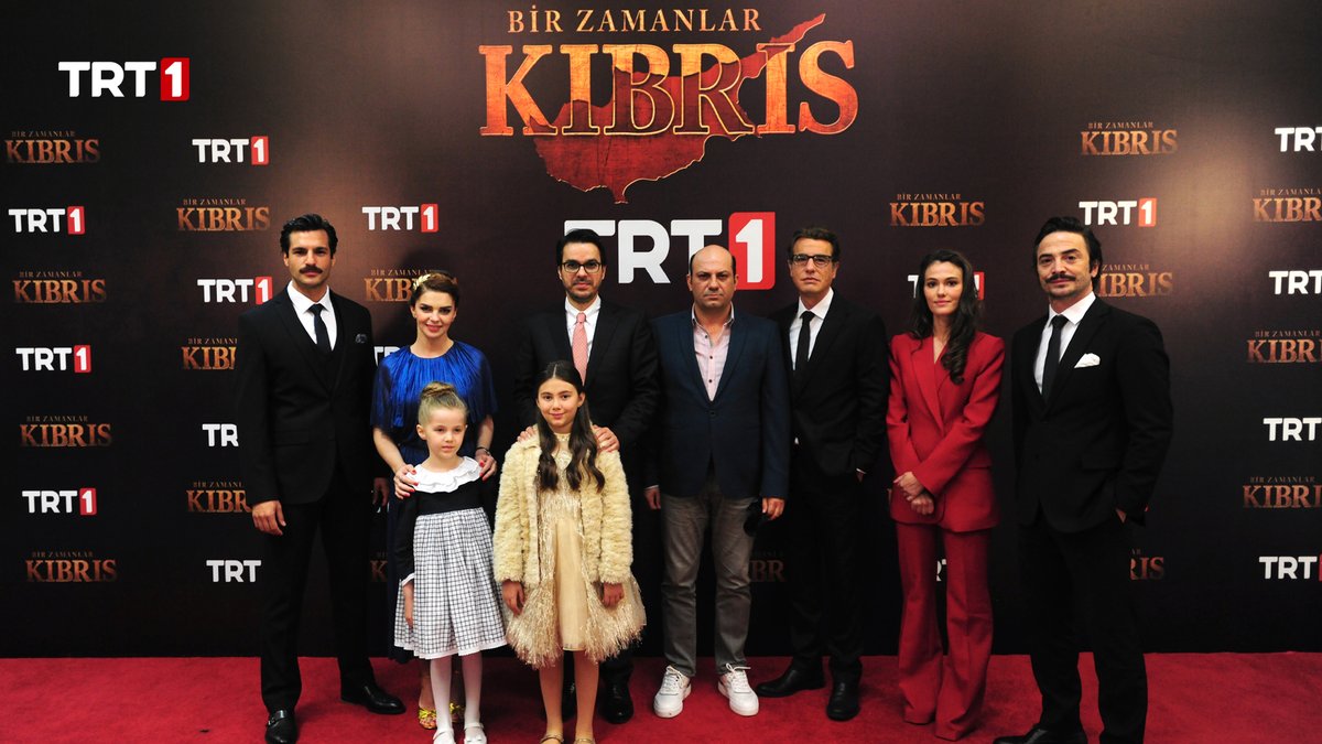 “BİR ZAMANLAR KIBRIS” EKRAN YOLCULUĞUNA BAŞLADI…”
TRT 1’in merakla beklenen yeni dizisi “Bir Zamanlar Kıbrıs” ilk bölümüyle yayın hayatına başladı. 
Dün akşam (1 Nisan Perşembe) KKTC’de yapılan dizinin izleme etkinliğine sınırlı sayıda davetli katıldı.