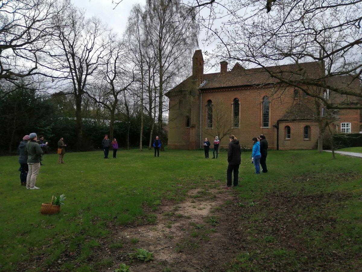 SanjeePerera1's tweet photo. A beautiful cool spring morning and a socially distanced #GoodFriday #StationsOfTheCross service. #SmallJoys #LockdownView https://t.co/bLBS4rfBF0