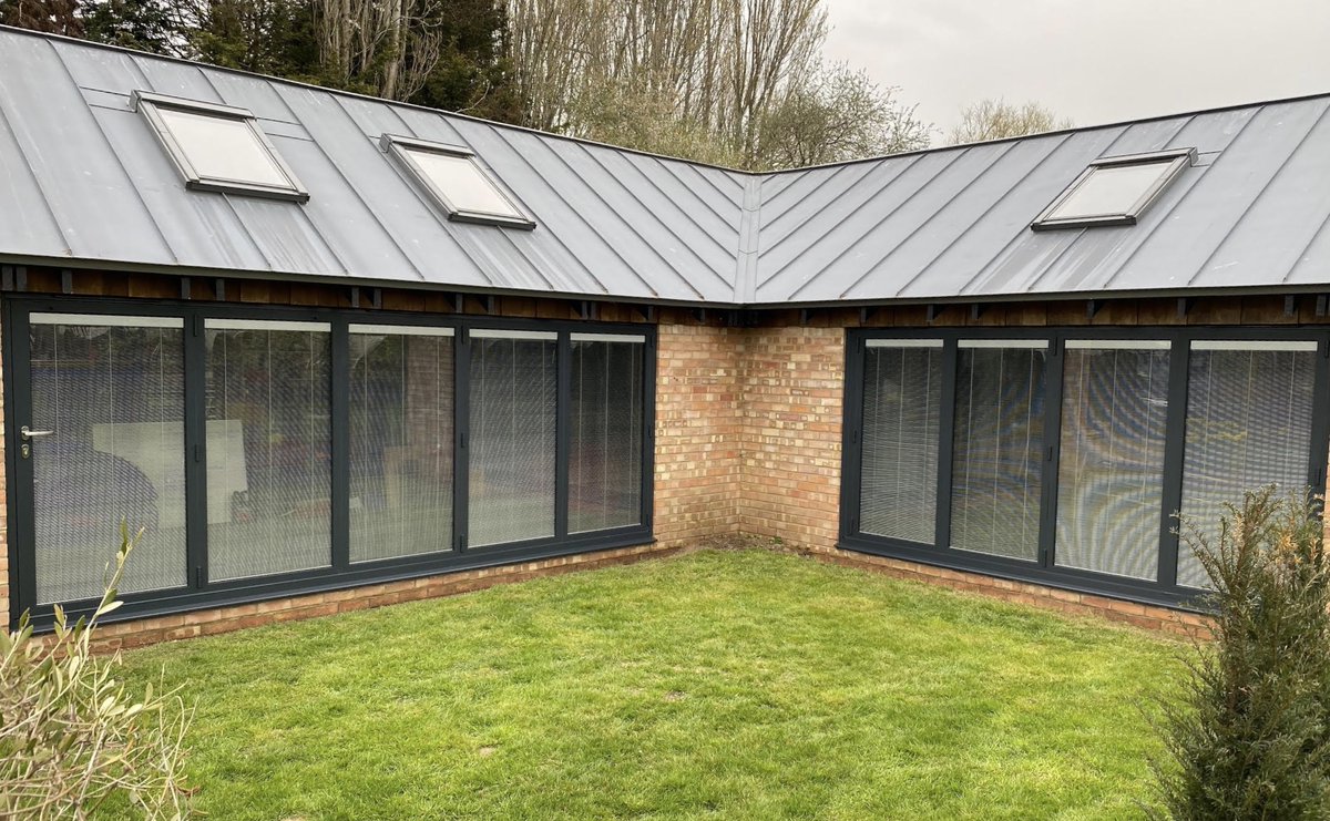 BenchmarkWin's tweet image. Lovely 7016 Anthracite Grey @Originbifolds installed at a property this week incorporating electronic integral blinds within the sealed units from @MorleyGlassGlaz - with remote control for ease of use this Easter weekend!