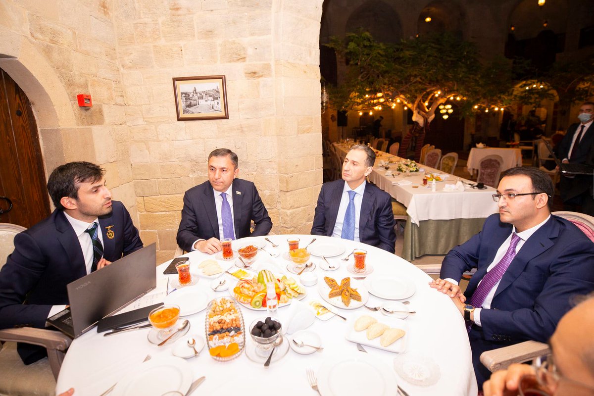 Dövlət Agentliyi “Baykar” şirkəti ilə əməkdaşlığı gücləndirir
Dövlət Agentliyinin sədri Ülvi Mehdiyev “Baykar” şirkətinin texniki direktoru Selçuk Bayraktar ilə görüşüb.  bit.ly/3drSPwm