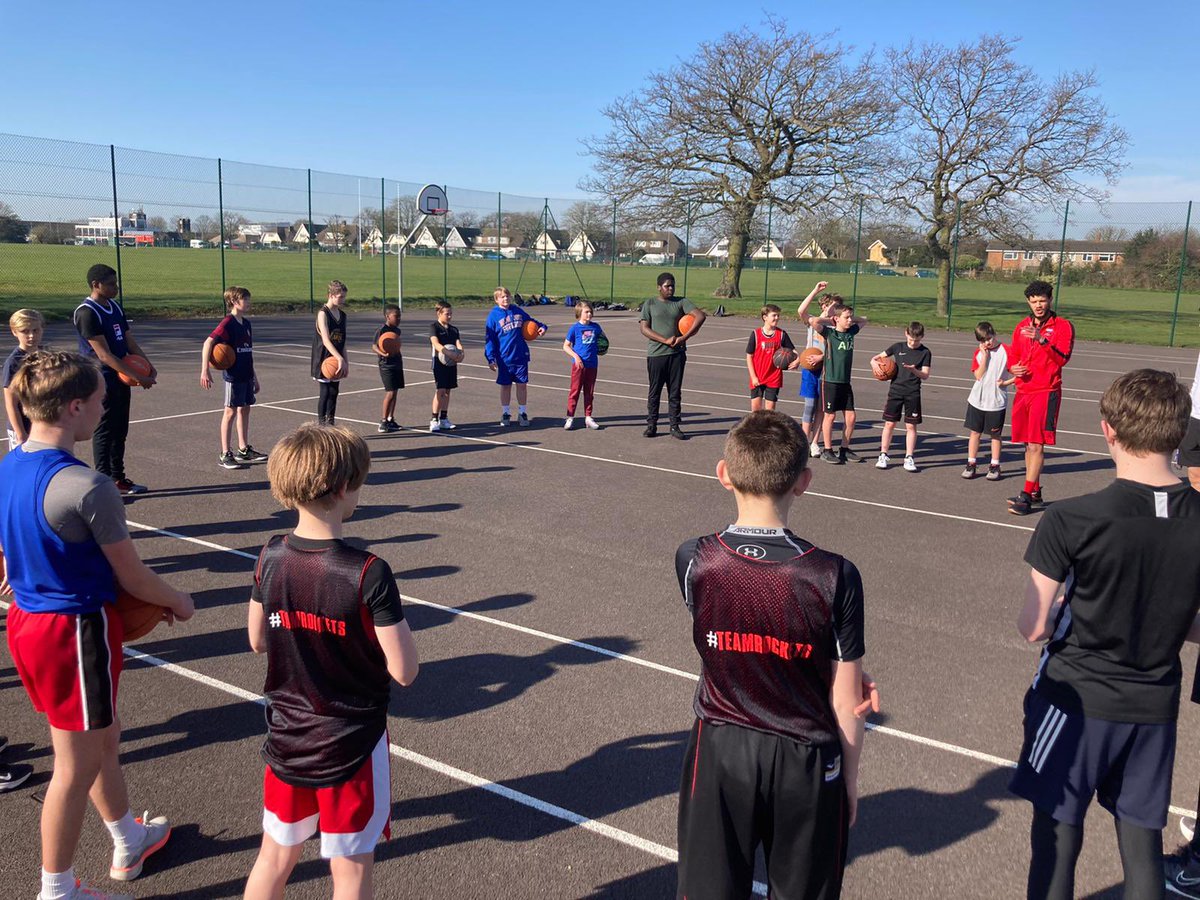 southsidehoops_'s tweet photo. In line with gov/BE guidelines, we’re finally back to balling🚀 If you are in year 10/11 or sixth form and would like to hoop on an outdoor court next week, please get in contact: southsiderocketsbasketball@gmail.com #TeamRockets https://t.co/hed6qaDQAH