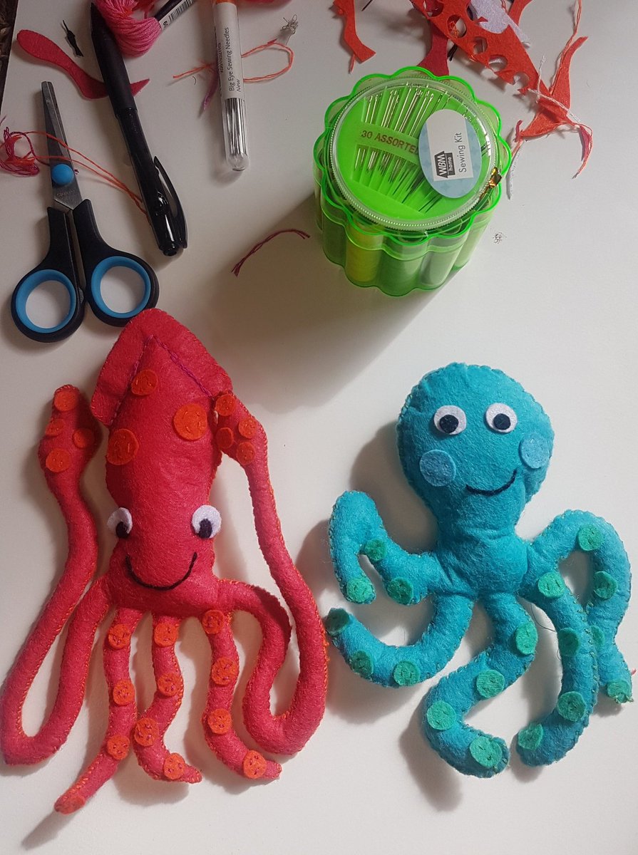 JadeLJohnson7's tweet photo. Finally finished the Giant Squid for Lucas, to go with the Octopus I made last weekend! 😁🐙 happy how it came out...however, I'm not gonna say what else it kinda looks like! 👀😳🤔😅 #GoodFriday #creativefun #creativemum #handmade #cephalopods #giantsquid https://t.co/IceU6P2rfR