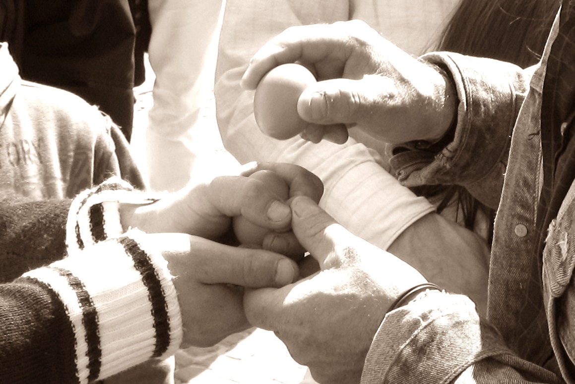 Tra spiritualità e misticismo, con gesti antichi pieni di significati la #Pasqua tira fuori l’anima più autentica dell’#Umbria. La Tocciata di #Pietralunga, il Ruzzolone di #Panicale o Lu Ciuccittu di #Ferentillo sono tra i #ritidiPasqua più caratteristici
bit.ly/31D2FpA