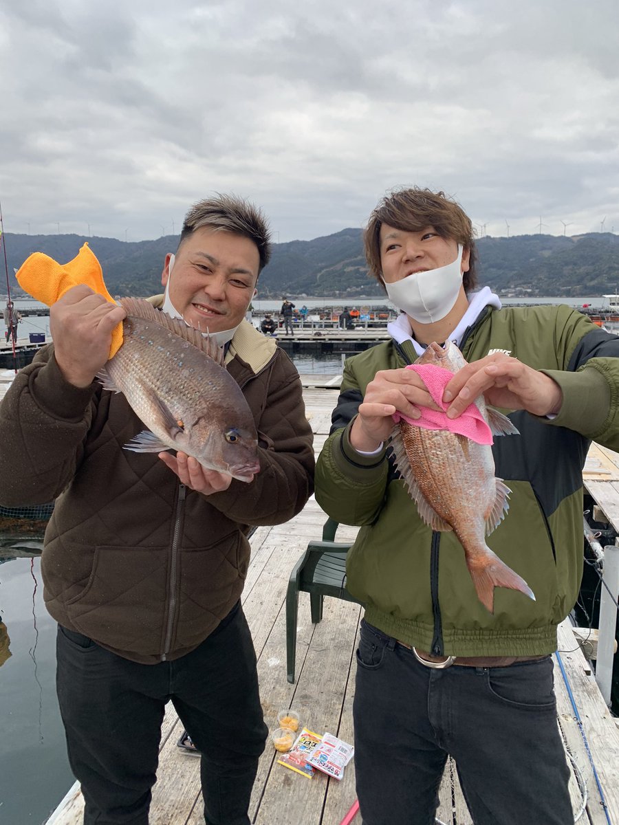 Ck02Kou's tweet photo. 釣り堀行った時のです！w
動画またあげるので
よかったらみて下���い！w

そしてチャンネル登録を
よろしくお願いします🥺🥺

#釣り堀 https://t.co/QqiP91xmQ7