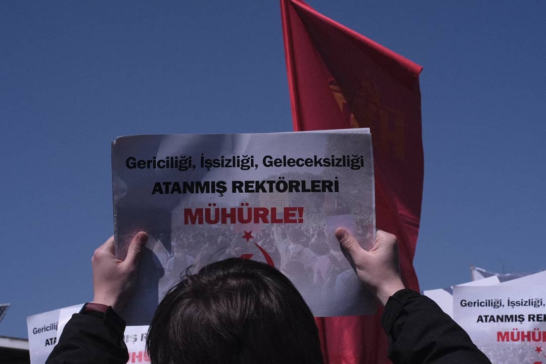 budirenisi's tweet photo. Anıl ve Şilan'ın duruşması için Kartal Adliyesi'nde gerçekleştirdiğimiz basın açıklamasında şiddete, hukuksuzluğa, işkenceye ve kayyumlara karşı seslerimizi birleştirdik. Arkadaşlarımızı bekliyoruz!
#ArkadaşlarımızıSerbestBırakın 
#ŞilanaAnılaÖzgürlük
#BundanSonrasıHepimizde https://t.co/K9dr2Mwz8e