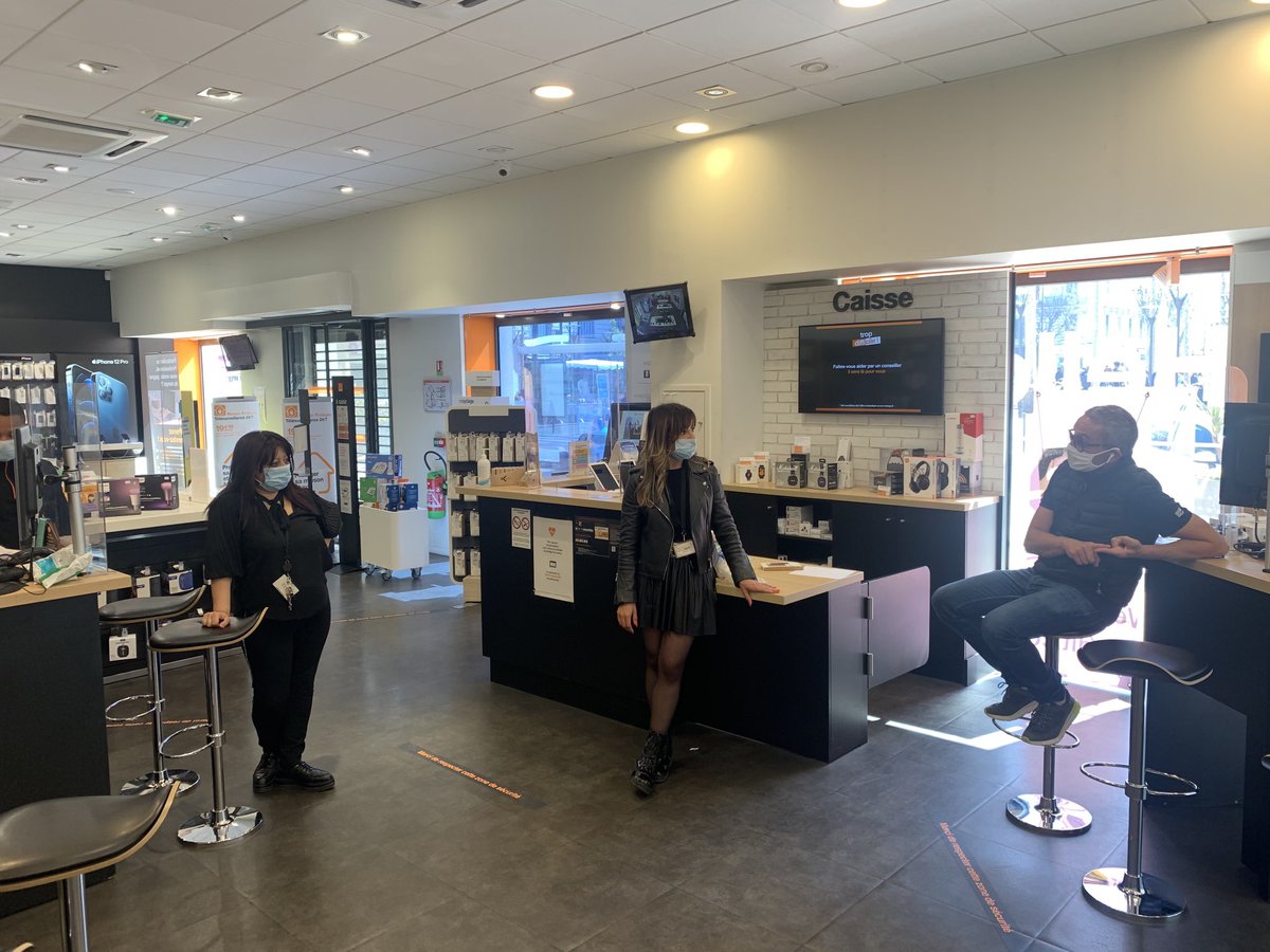 Audra06600's tweet image. Partage et entraides les maîtres mots au #service de nos #clients #pro aujourd’hui ! Merci @antibesteam ⁦@sara_ouameur⁩ #nice et @mechtanessim #proPME ⁦@padanest⁩ 😂