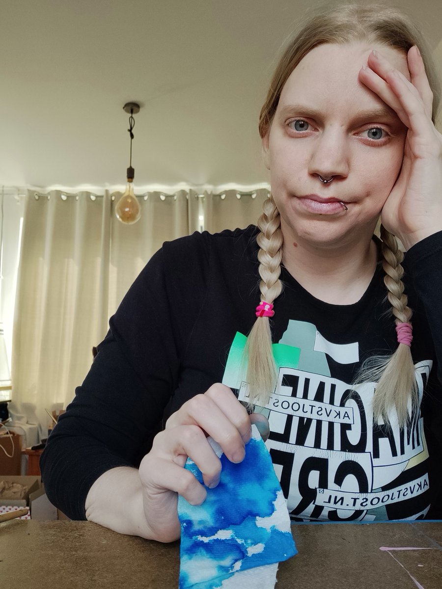 Hallo vrienden en volgers. Ik heb slecht nieuws gehad gisteren. Ik heb niet de focus om online te zijn. Tot snel in betere tijden en doe lief tegen jezelf en elkaar.