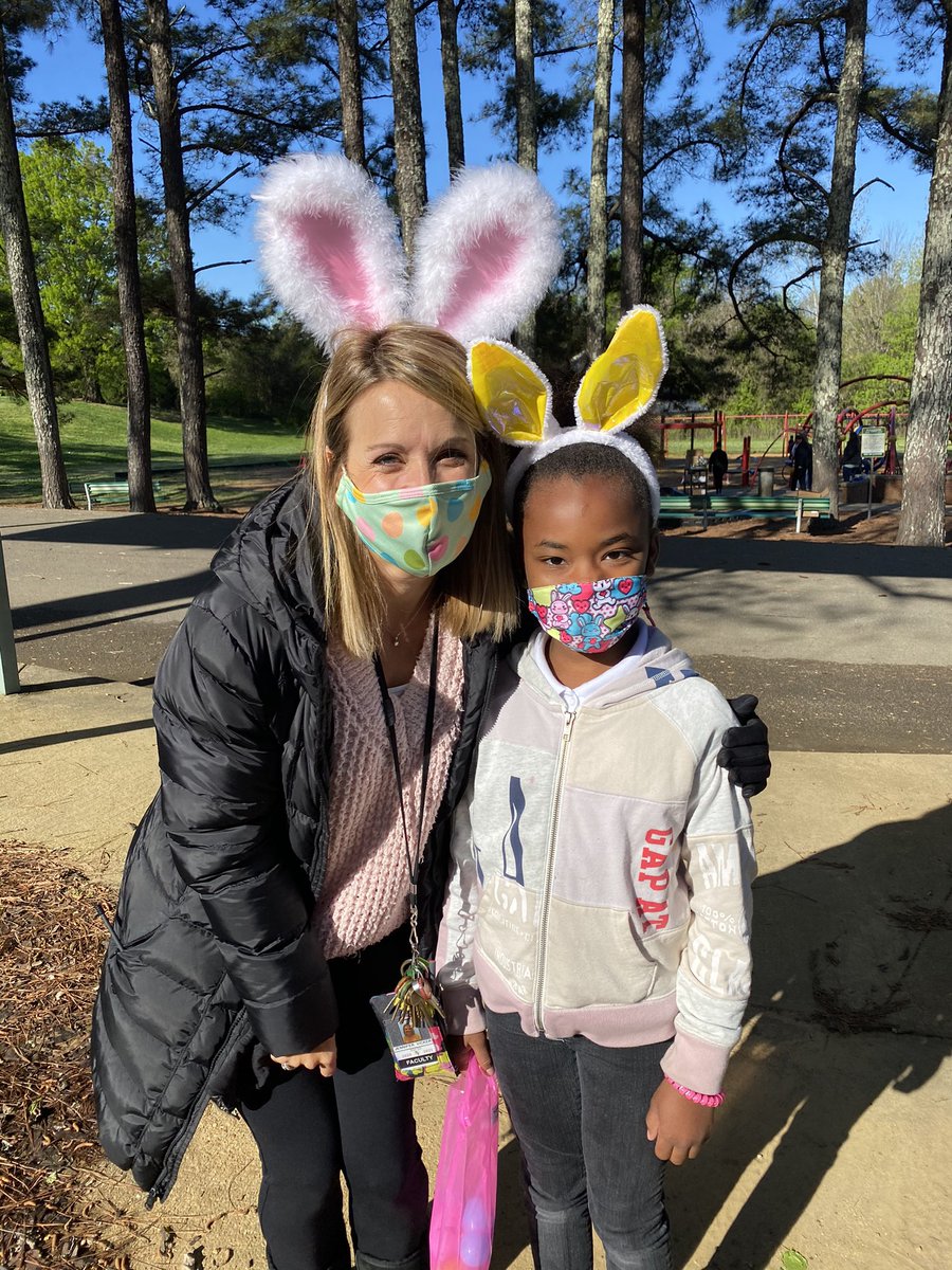 jenn_t_vickers's tweet photo. Just another eggcellent day on the hill!! #HWSE
 @StarkvilleSD https://t.co/4U4x1yea6S