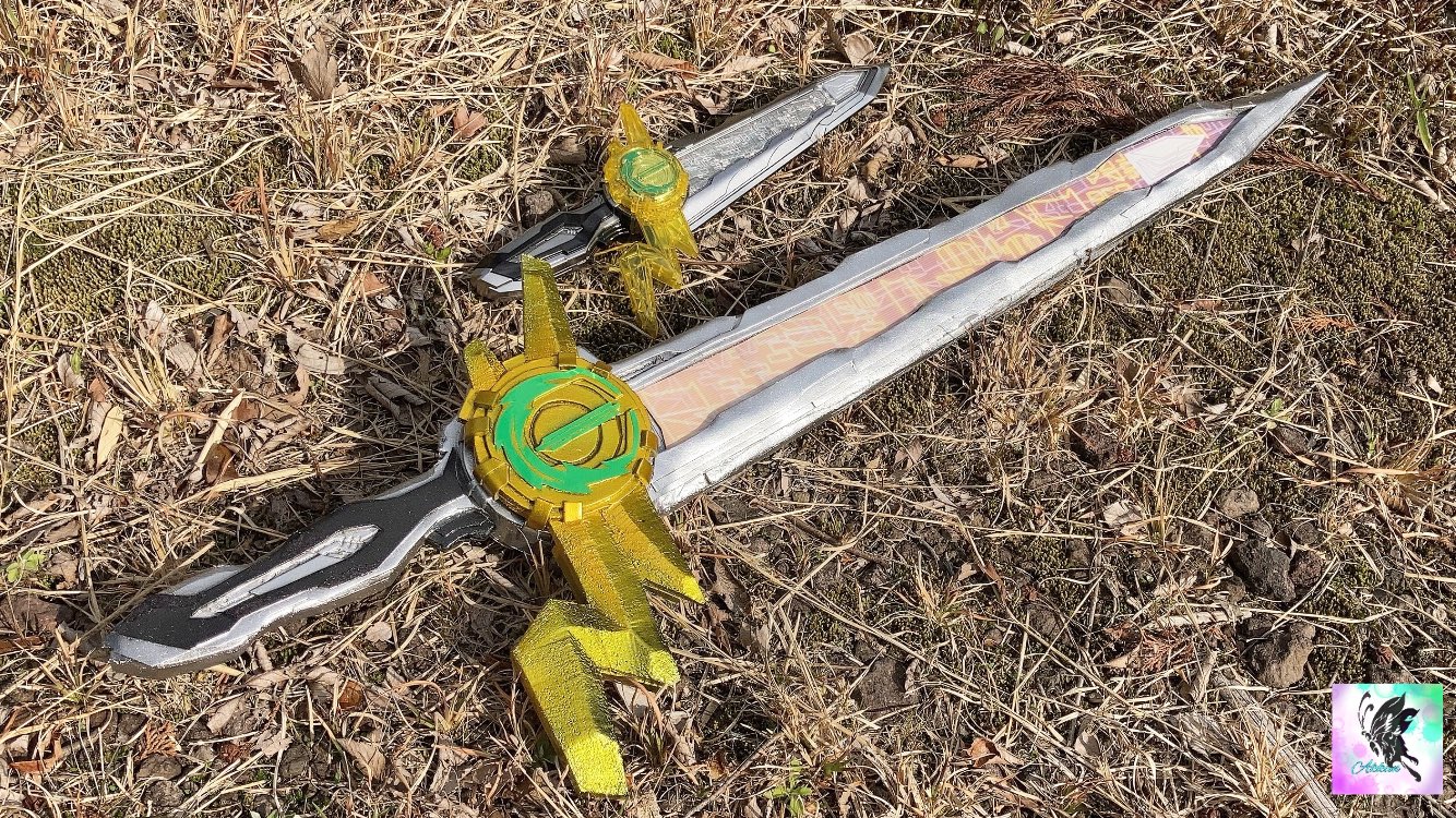 あっくん Akkunmade 変身ベルト改造部 変身アイテム改造部 仮面ライダーセイバー 劇中プロップサイズの 雷鳴剣黄雷 水勢剣流水 火炎剣烈火を作って見ました 実は3種同時制作でした コスボードで造形 塗装をし メッキは銀ピカシールで再現 リプ欄
