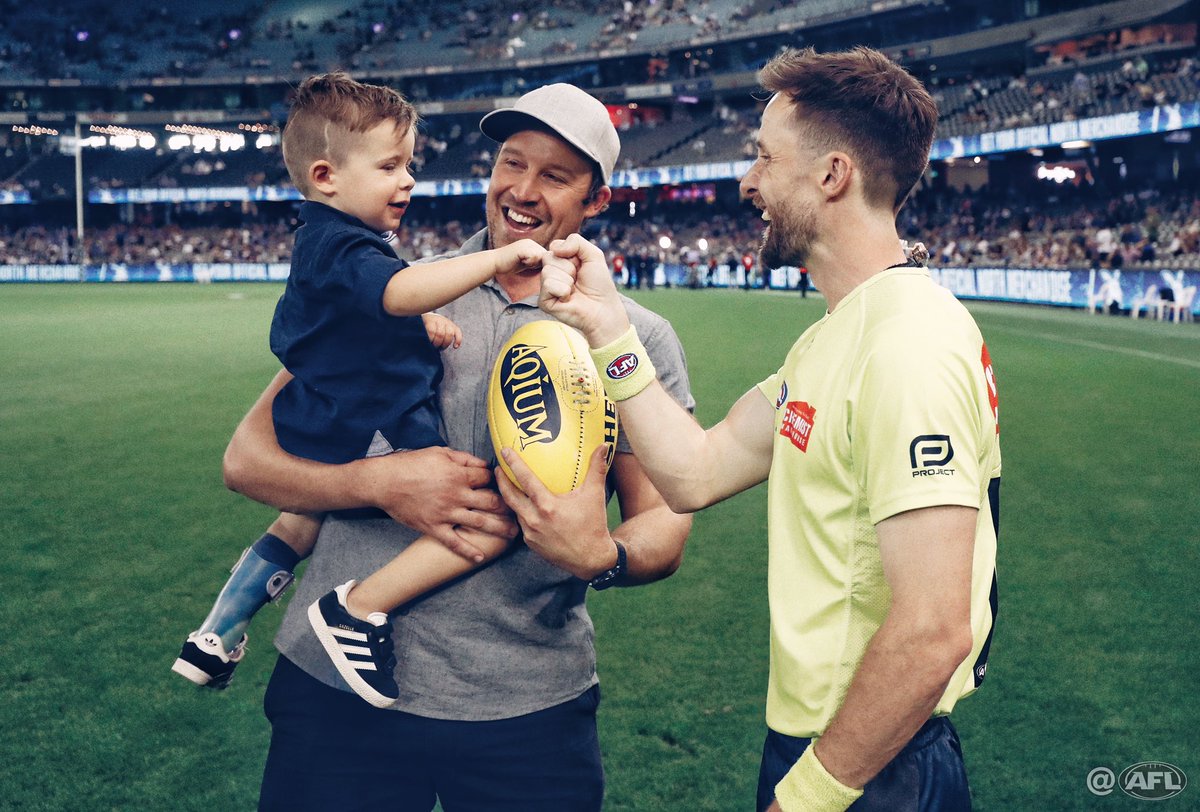MichaelCWillson's tweet photo. Little Legend Malu Hunt, the face of this years @RCHMelbourne Good Friday Appeal hands the ball to umpire Brendan Hosking before the annual #KickForKids clash #AFLNorthDogs https://t.co/8dlwQvqBS0