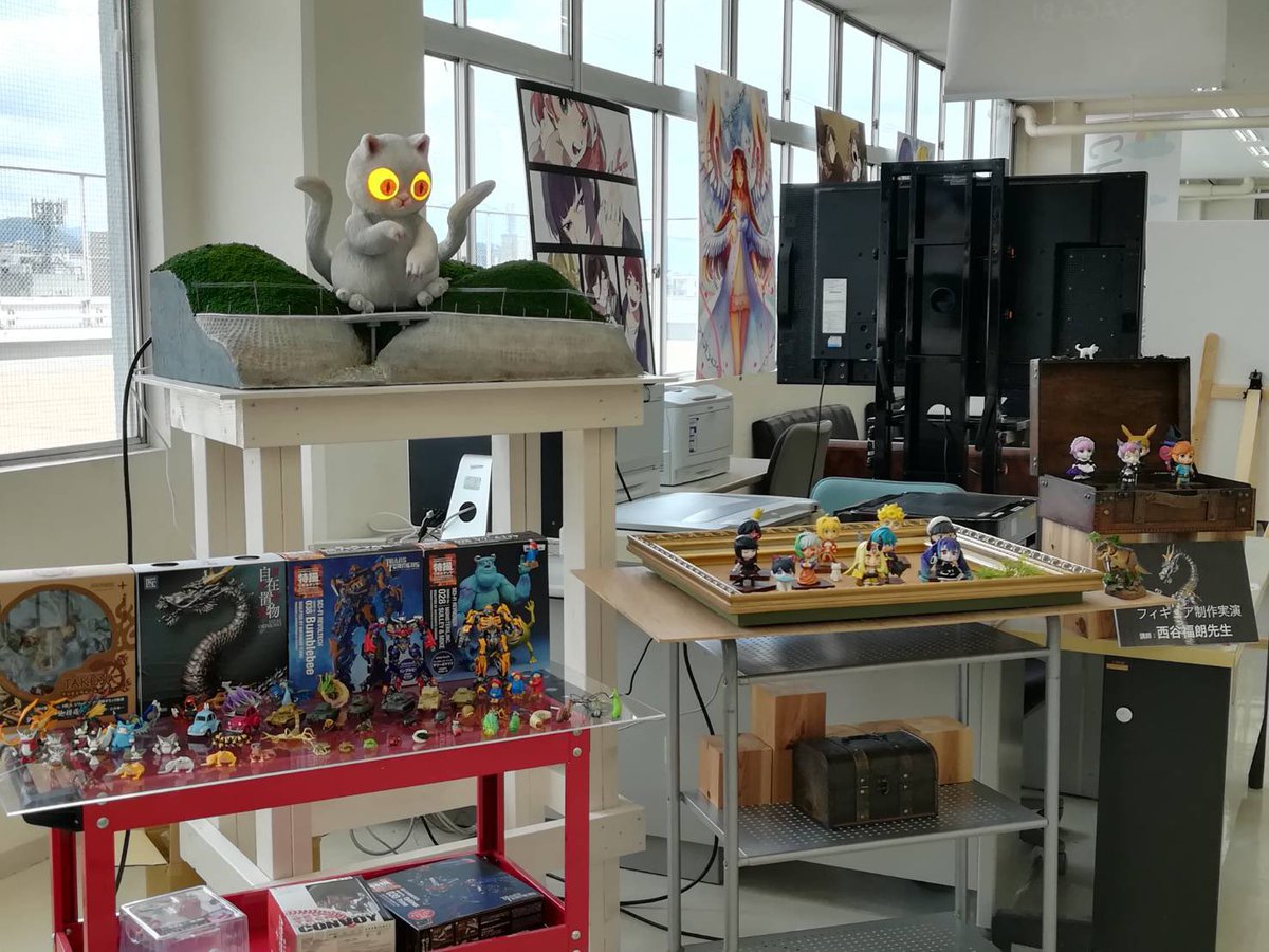 CD_figure's tweet photo. ㊗️ご入学おめでとうございます！🎉
キャラクターデザイン領域ではフィギュア制作のカリキュラムもあります！造形だけでなく、グッズ制作、商品企画などキャラクターデザインを様々なジャンルで展開しています。
興味のある方はA301に遊びにきてください！
#嵯峨美 #キャラクターデザイン #フィギュア https://t.co/hFw4lGwP0Y