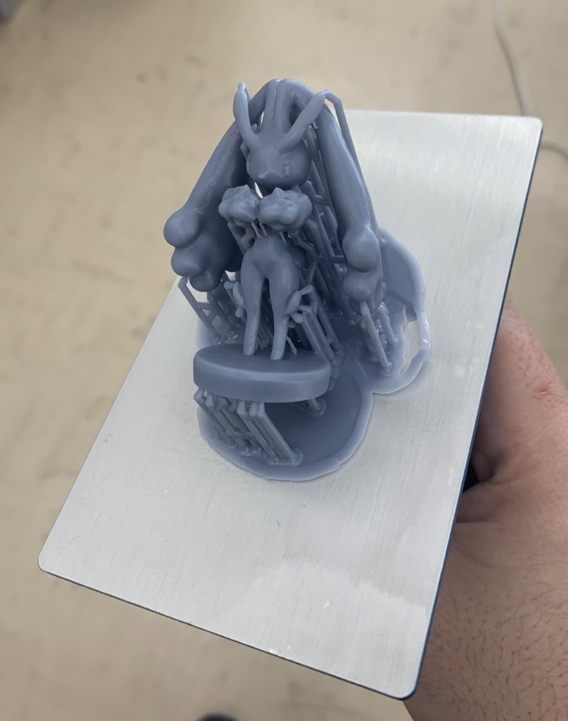 CD_figure's tweet photo. ㊗️ご入学おめでとうございます！🎉
キャラクターデザイン領域ではフィギュア制作のカリキュラムもあります！造形だけでなく、グッズ制作、商品企画などキャラクターデザインを様々なジャンルで展開しています。
興味のある方はA301に遊びにきてください！
#嵯峨美 #キャラクターデザイン #フィギュア https://t.co/hFw4lGwP0Y