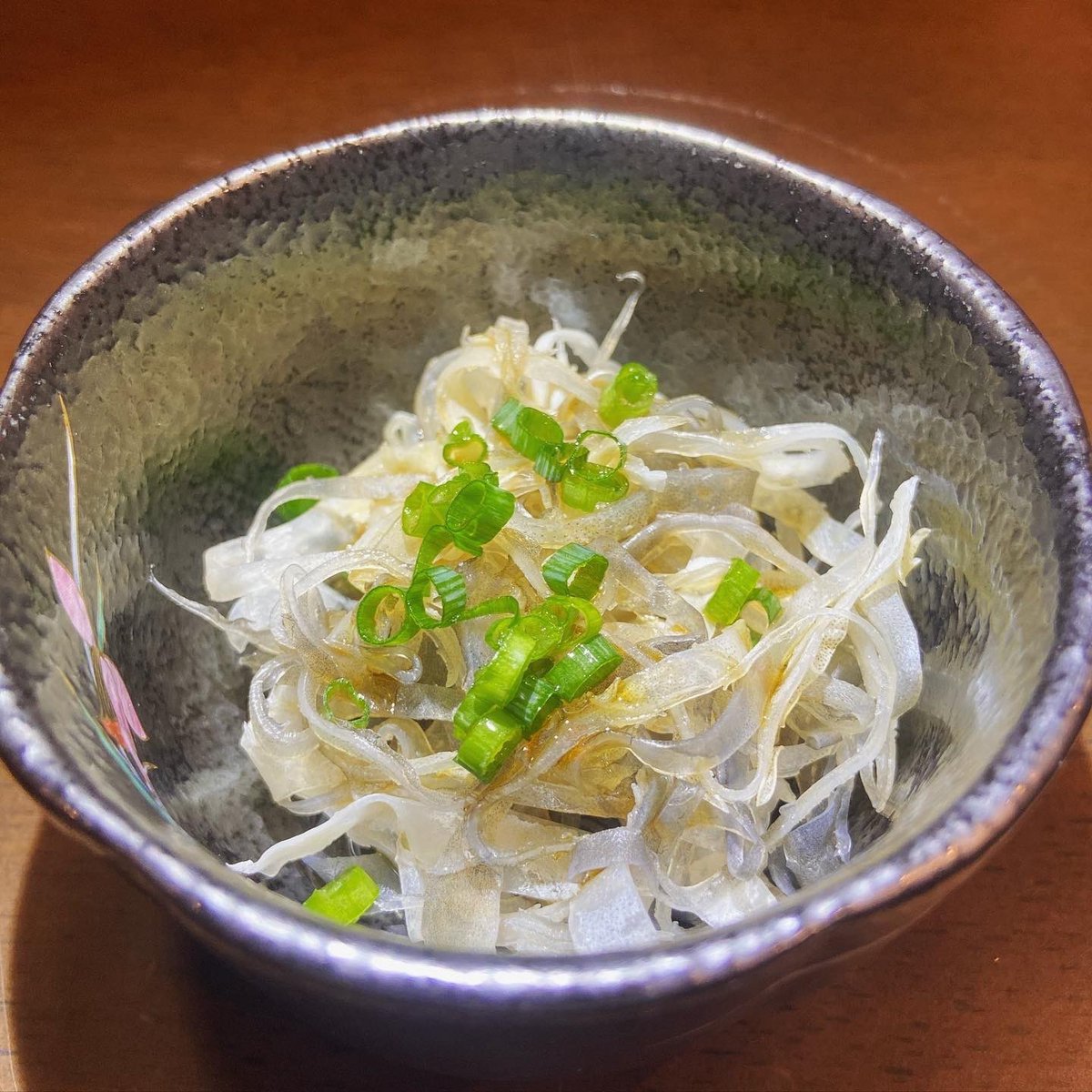 aki_rina's tweet image. 売上が7割減していると連絡が。過密養殖を避けて無投薬で「鯉」を育ててるこちらの漁師さん、その鯉をじっくり氷温熟成したお刺身が出品されていたので微力ながら購入しました🐟熟成した鯉はしっとりとして旨味と甘味が強いそう。刺身好きの方はぜひ！
↓
tabechoku.com/producers/2354…

#農家漁師からのSOS