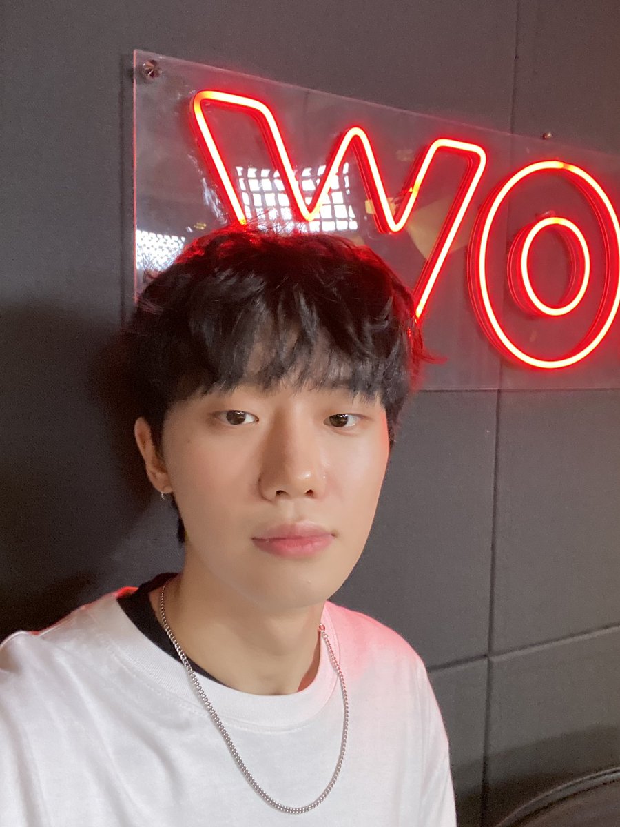 hahyunsang_twt's tweet photo. 팬 여러분💜 행복한 금요일 저녁 보내고 계시나요? 오늘 밤도, 내일 밤도 매일매일 심야영화와 계속해서 함께해 주세요🎬 https://t.co/dk03FGoY85