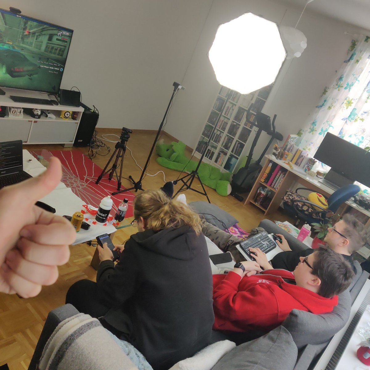 kspcast's tweet photo. Täällä me maratoonataan! #twitchtv #kspcast #pelistudio #finnishboy https://t.co/MyuTIF9LND