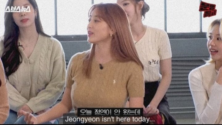 intojeongyeon's tweet photo. jihyo everyday: "how can i make this about JEONGYEON?" https://t.co/9hix3cMN5D
