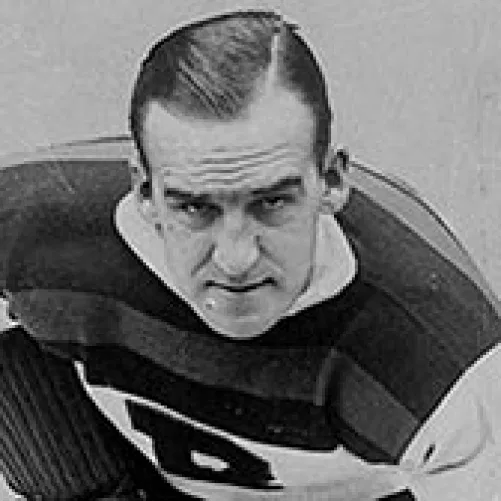 hockey_vintage's tweet photo. ON THIS DAY in hockey history (April 2, 1902): The late defenseman Alex "Boots" Smith was born in Lierpool, Great Britain. Smith played 443 NHL games for the Senators/Falcons/Bruins/Americans before his death in 1963 #VintageHockey #NHL #RIPAlexSmith @Senators @NHLBruins https://t.co/lukV6JIvwj