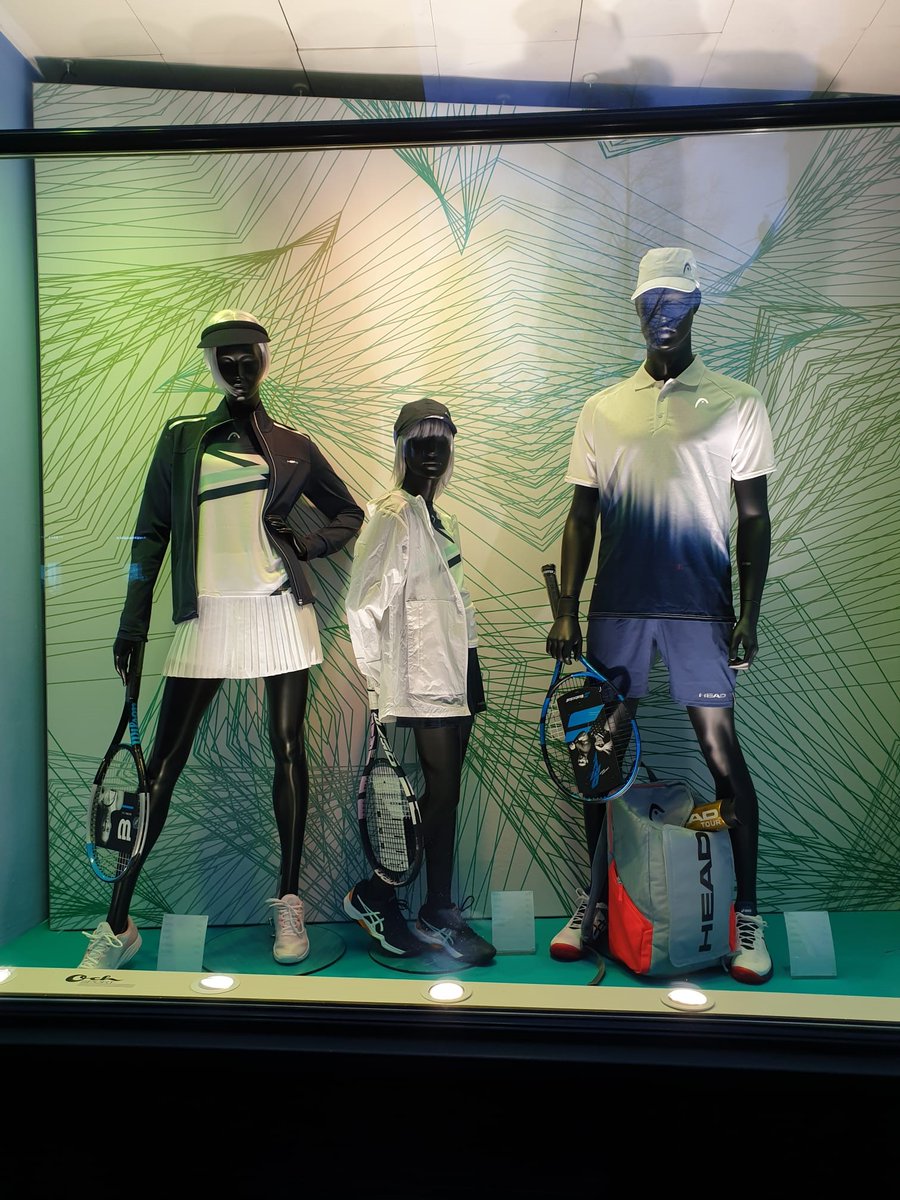 Och Sport präsentiert die neue Frühlingskampagne an der Bahnhofstrasse 56. Gleichzeitig wurden die  Öffnungszeiten nochmals erweitert:
Montag bis Freitag von 9.30 bis 19.00
Samstag (auch Ostersamstag) von 9.00 bis 18.30
Och Sport - Sportspezialist seit 1837.