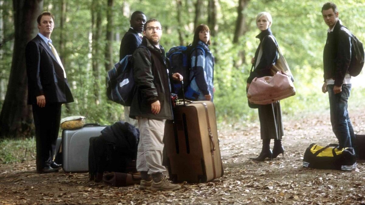 92. SEVERANCE (2006)A horror comedy that came about in that moment of popularity created by SHAUN OF THE DEAD. This film follows an office retreat, that just so happens to be at a typical horror style cabin in the woods.A slasher comedy filled with gore and laughs. #Horror365