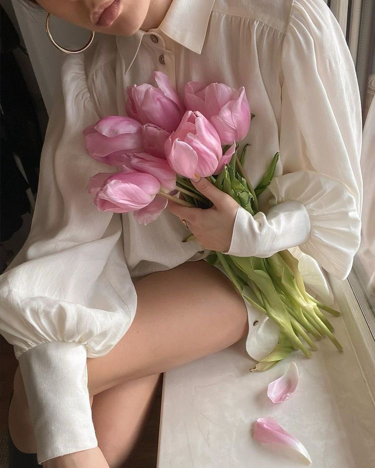 سيدي #وهج_الحروف
حرفك يسابق النور
و يسكن بين أرجاء الورد 
فننتشي من عبيره
ولانمل
الشكر الجزيل
 لهذا العزف البهي
مودتي لك