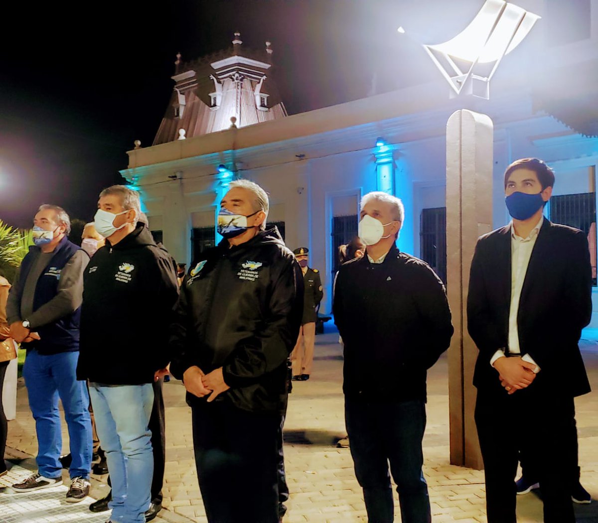 Anoche acompañé a nuestros Veteranos en la Vigilia del Desembarco. Rindamos, hoy y siempre, honor y gloria a los héroes que defendieron nuestra Patria, y gritemos todos juntos ¡Las Malvinas son Argentinas!