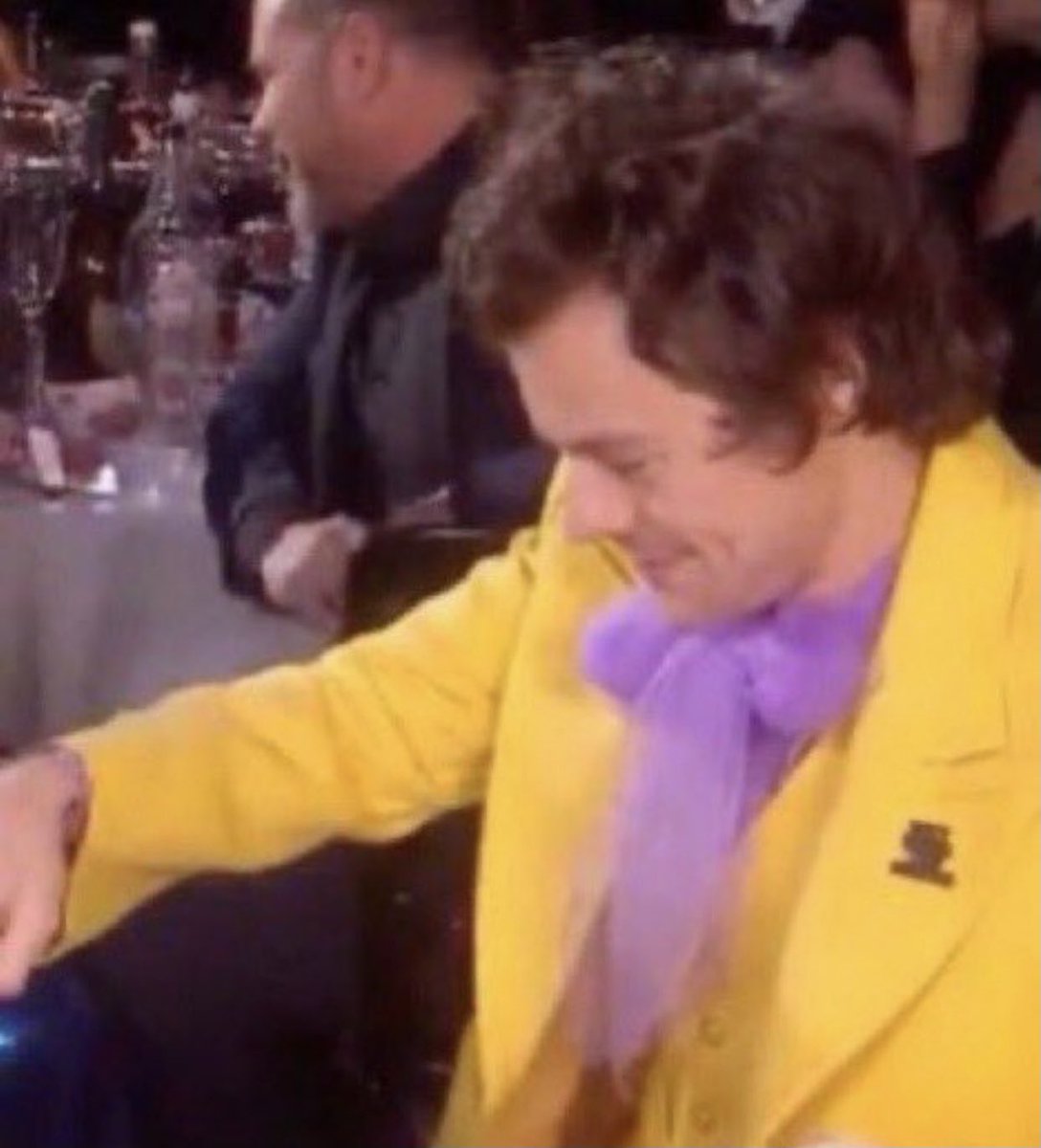 7Osloveontour's tweet photo. me feeling sad                   harry styles https://t.co/USnxHXgM7L