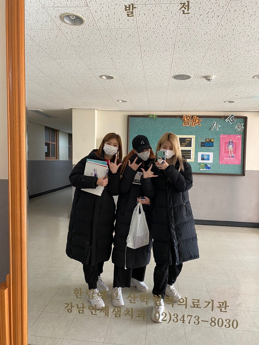 BrasilMinseo's tweet photo. [Tradução] 21.03-🐥🐧

"Linda Minseo ~~ ❤️ Muito obrigada por ter nascido e eu te amo💗 Serei uma irmã melhor do que sou agora !!  Nosso Minseo está brilhante e alegre como está agora, fique ao meu lado para sempre ㅠㅠ 😭😍 Nosso anjo Minseo feliz aniversário !! https://t.co/YKzp0Q6wTW