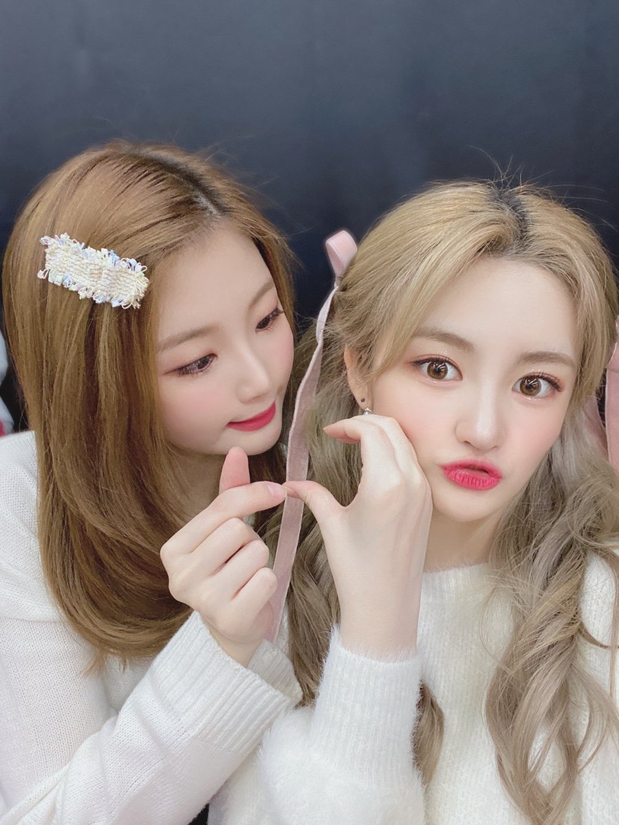 BrasilMinseo's tweet photo. [Tradução] 21.03-🐥🐧

"Linda Minseo ~~ ❤️ Muito obrigada por ter nascido e eu te amo💗 Serei uma irmã melhor do que sou agora !!  Nosso Minseo está brilhante e alegre como está agora, fique ao meu lado para sempre ㅠㅠ 😭😍 Nosso anjo Minseo feliz aniversário !! https://t.co/YKzp0Q6wTW