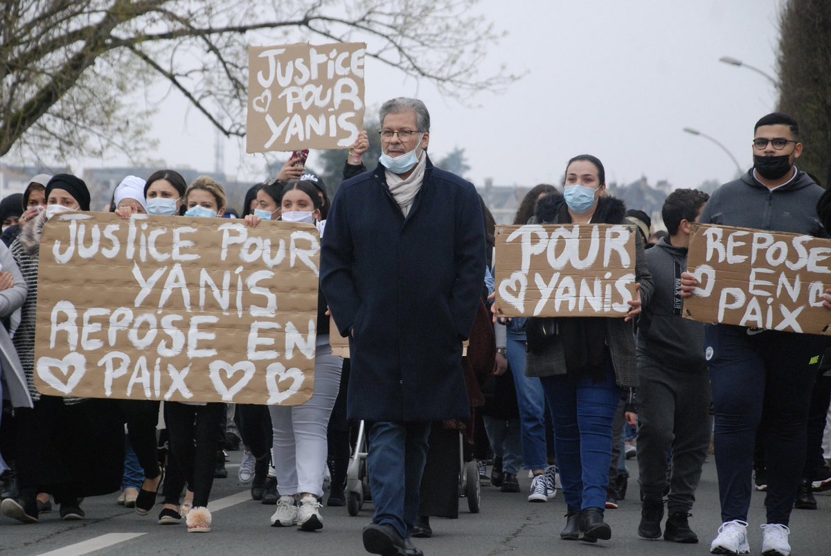 BlascoSH's tweet photo. 📸21.03.21 Marche blanche dans les quartiers nord de Blois en mémoire de Yanis 16 ans décédée  jeudi 18 mars suite à un grave accident survenu le 16 mars. ⤵️ https://t.co/UlxXvXV7qq