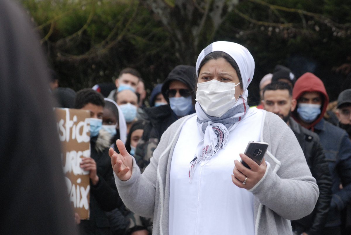BlascoSH's tweet photo. Discours très digne de la mère et du cousin de Yanis. Entre 300 et 400 personnes étaient présentes https://t.co/LX3Er7sSwu