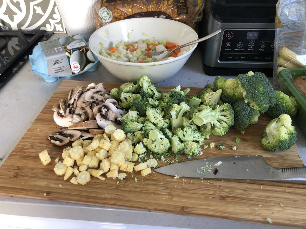 rosavaller's tweet photo. When it comes to cheap, easy and nutritious meal prep ideas for night shifts I think fried rice is the perfect option! #vetstudent https://t.co/RPn8Gx1cbq