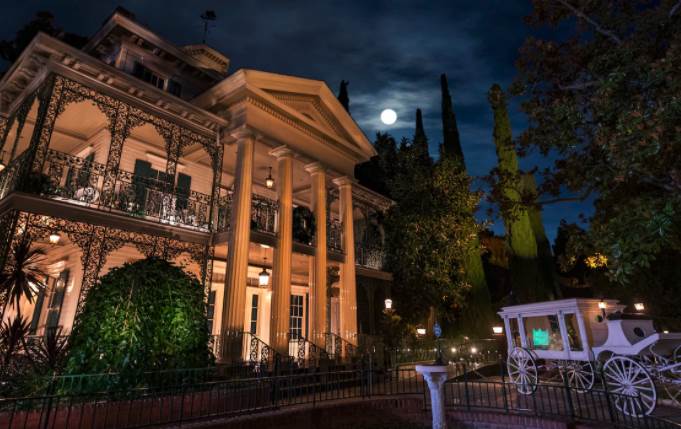 laughingplace's tweet image. #WeekendRewind: Disneyland's Haunted Mansion will open with "new magic" when Disneyland reopens on April 30th: laughingplace.com/w/news/2021/03…