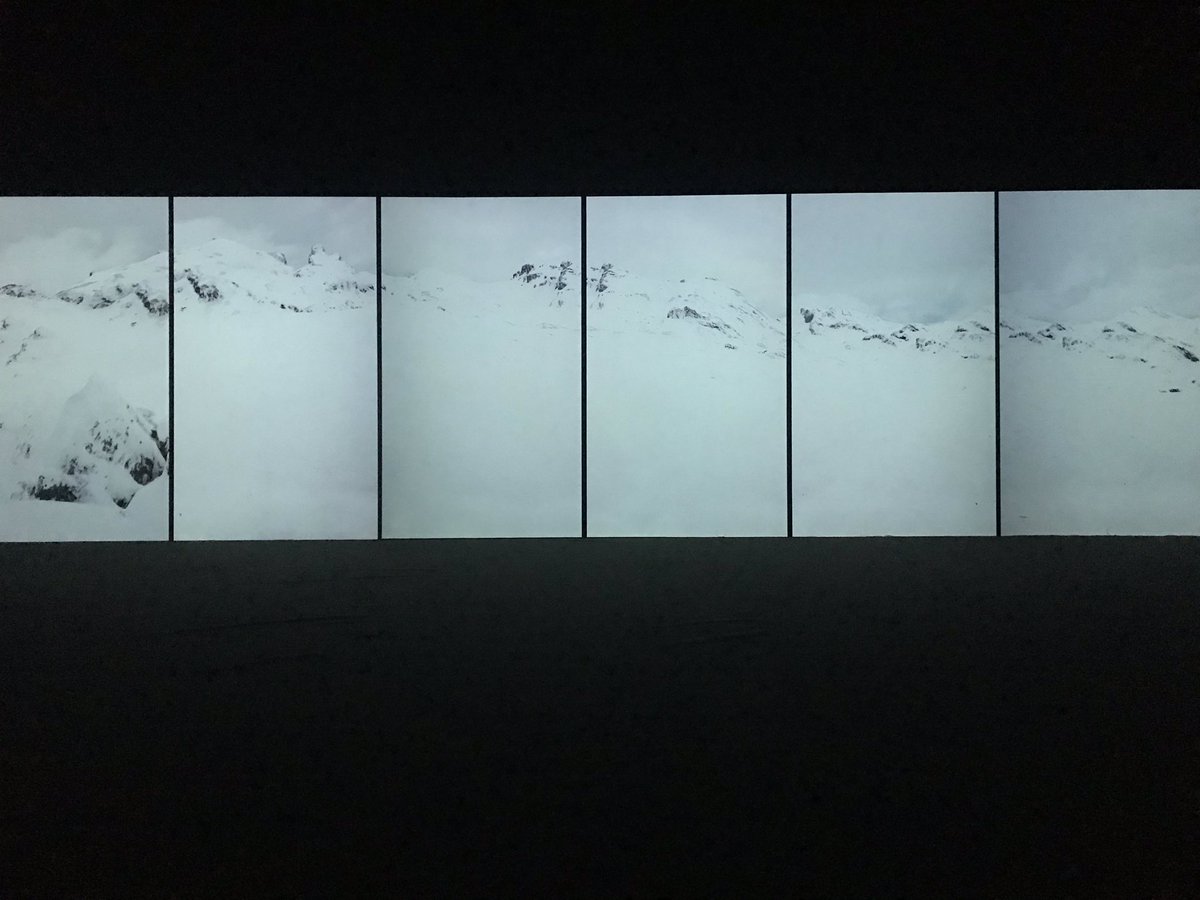 patriziadimonte's tweet photo. Con una reflexión sobre “cómo el paisaje es una representación del espacio que ha sido apropiada por la construcción de la nación sin que nosotros digamos nada” #PacoAlgaba regresa al @IAACCPSERRANO con una videoinstalación sublime #Volksgeist (Espíritu del pueblo en alemán) https://t.co/iHYCUOjMOB