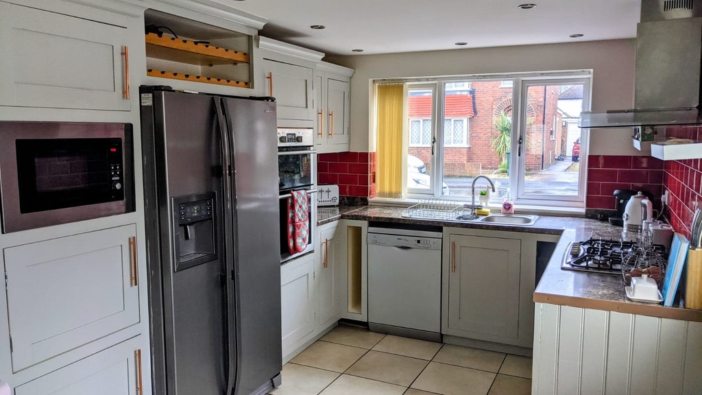 RHEstates's tweet photo. On a corner plot this 3/4 bedroom extended semi in #Scawthorpe has everything you should require from a family home
☎ 01302 751616
 #RobinsonHornsby #RHSales #RH #Yourdoncasterestateagent #doncasterisgreat #doncasterproperty #Southyorksbiz @YorkshireProps
https://t.co/0aLtu86e6X https://t.co/4I4QEnM3As