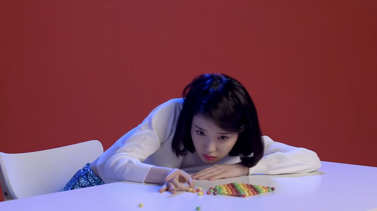 IU_cpfl's tweet photo. 4년새 무슨 일이 일어났나요? https://t.co/7ta2rn6hgE