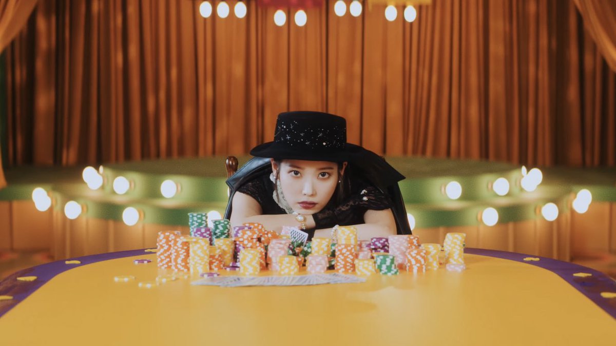 IU_cpfl's tweet photo. 4년새 무슨 일이 일어났나요? https://t.co/7ta2rn6hgE