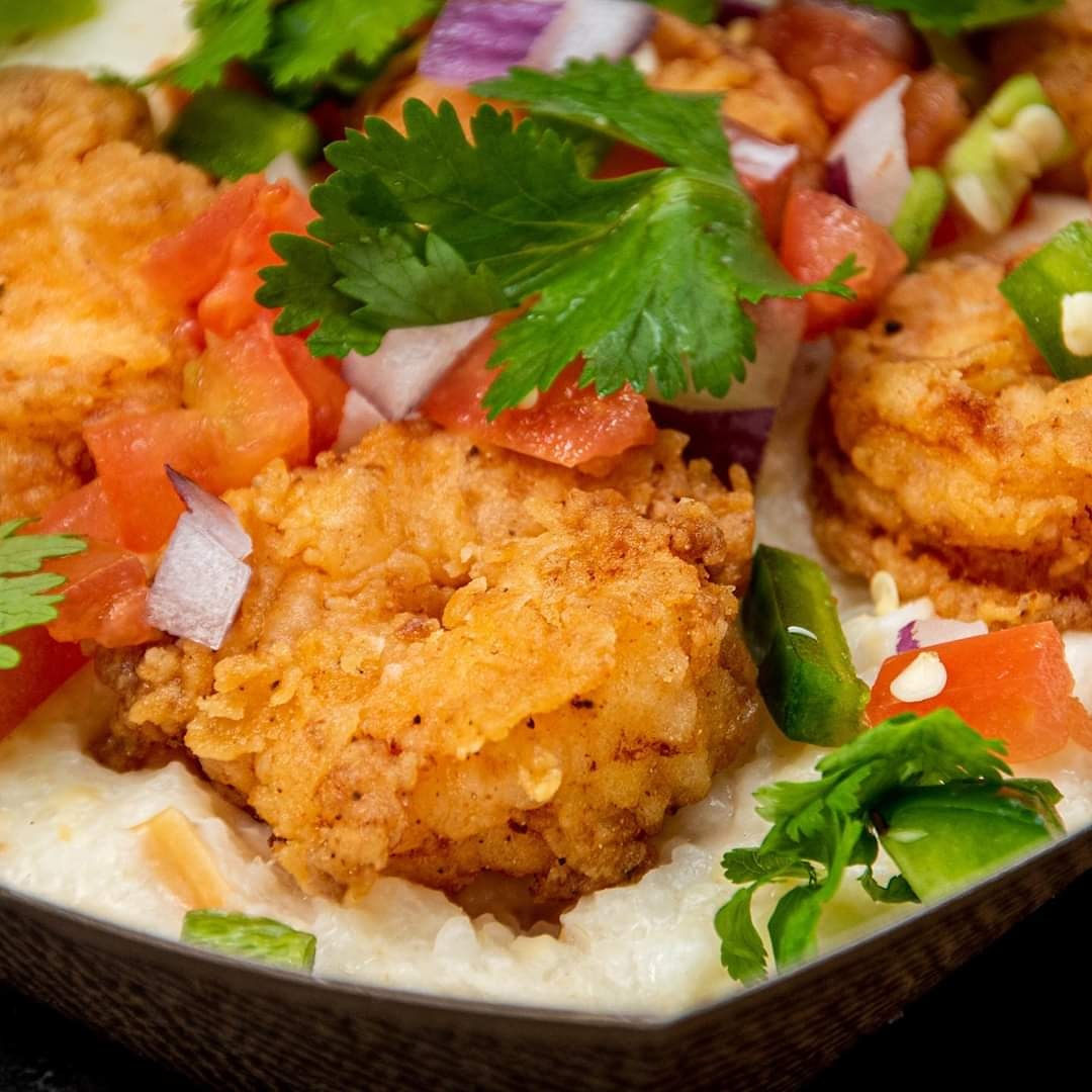 rankintacos's tweet image. Sunday Funday starting out with Shrimp and Smoky Gouda Grits (aka Gritsburgh)!!

Nothing....else....needed....

Except maybe a Jalapeno Rankarita or a @laketribebrew Young Chief!

Make a Old Chief Young again! 

#imdancing #oldguydancingrules #shaketailfeathers