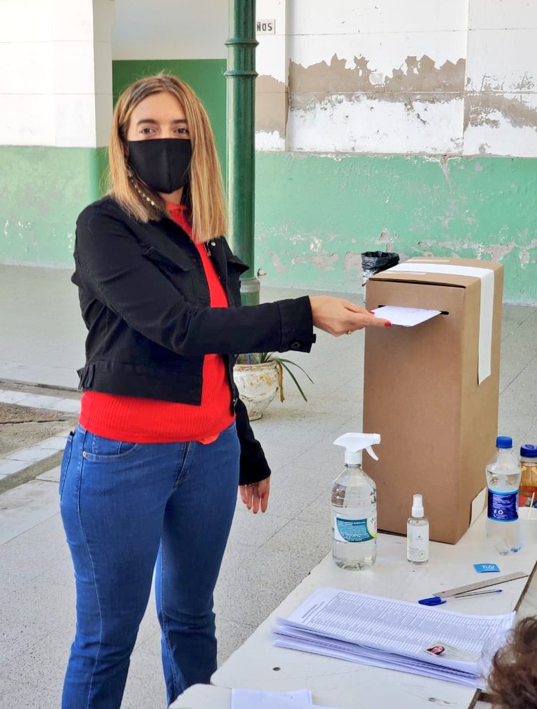 danyatavela77's tweet photo. Hoy es un gran día para las y los afiliados de nuestro partido. Hasta las 18 estarán habilitadas las mesas para votar.
#Escuela1Junín #YoYaVoté #UCR https://t.co/uaHQV7vulV
