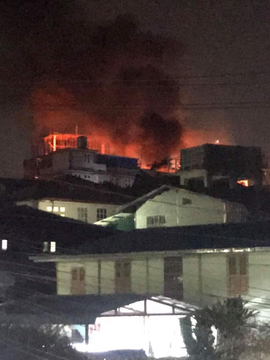 DandanieMyanmar's tweet photo. Tw // fires , violence

Tonight situation in Taunggyi Tsp, Shan State.Min Aung Hlaing's Military Terrorists Group destroy a peaceful city by setting fires &amp; opening gunfires.Then they wanna rule the country. How Shameless!

FREEDOM OF SPEECH

#WhatsHappeningInMyanmar
#Mar21Coup https://t.co/pi66rymsSl