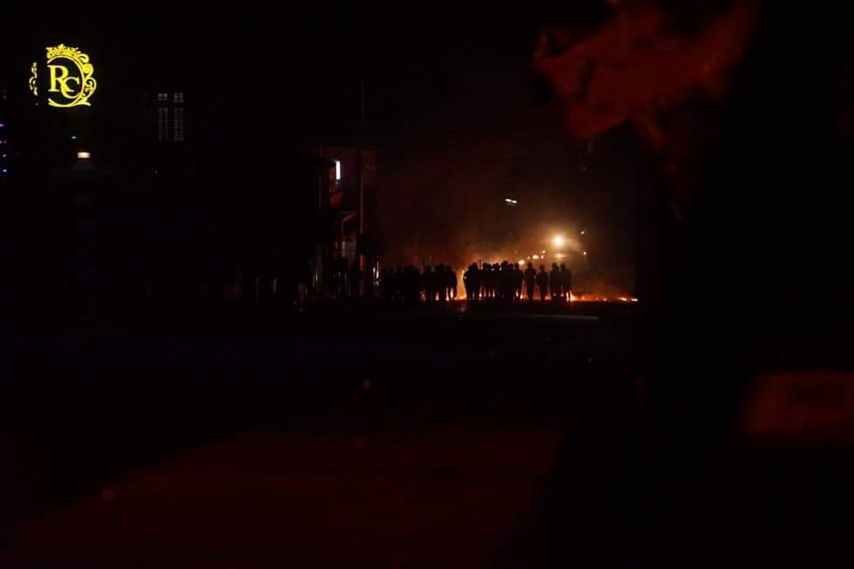 DandanieMyanmar's tweet photo. Tw // fires , violence

Tonight situation in Taunggyi Tsp, Shan State.Min Aung Hlaing's Military Terrorists Group destroy a peaceful city by setting fires &amp; opening gunfires.Then they wanna rule the country. How Shameless!

FREEDOM OF SPEECH

#WhatsHappeningInMyanmar
#Mar21Coup https://t.co/pi66rymsSl