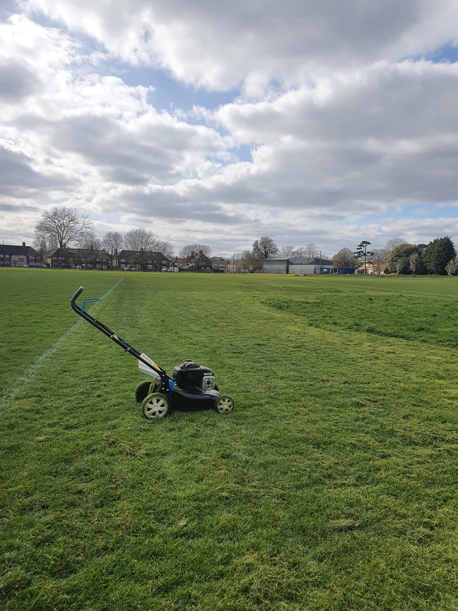 baldonsportsfc's tweet photo. @baldonsportsfc Cutting off pitches today in preperation for the return just me and my mower against the world.πΊ
Got my daily steps in at the same time #bonus
#grassrootsreturn
#teambaldon https://t.co/EkDfRtcb7L