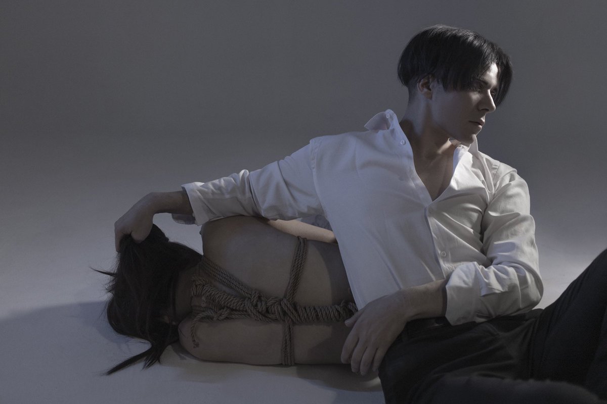 wolfotyy's tweet photo. [ P A T I E N C E ]

Inspired by ROJIURA arts (tumblr)

Full pack of photos from 25+ pics on tier Commander in this mounth 💀

Ph by @lavlienlane 
Shibari master @kyzzenish

————————————————————
#adulteren #eren #snk #aot #shingekinokyojin #進撃の巨人 #ereri #riren #levi #cosplay https://t.co/5fxmFRjaMo