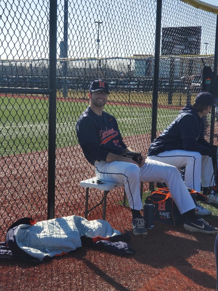 haselsarah's tweet photo. ⁦When you look this content BEFORE heading out to the mound, good things are bound to happen!  ....and they did! Great job to ⁦@bigalvasquez2⁩  ⁦@HopeCollegeBSB⁩ https://t.co/J7DrPoA3RA