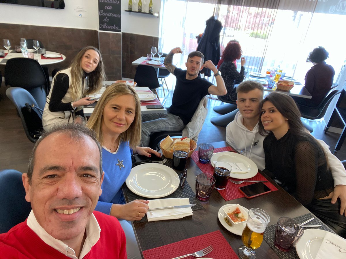 JoseJorgeCuesta's tweet photo. 18 de marzo de 1998
22 de marzo de 2004
Dos fechas que jamás olvidaré. 
Mi vida quedó marcada y desde entonces solo mira para ellos.
Os quiero mucho hijos míos.
♥️ https://t.co/IhH3mnfvYW